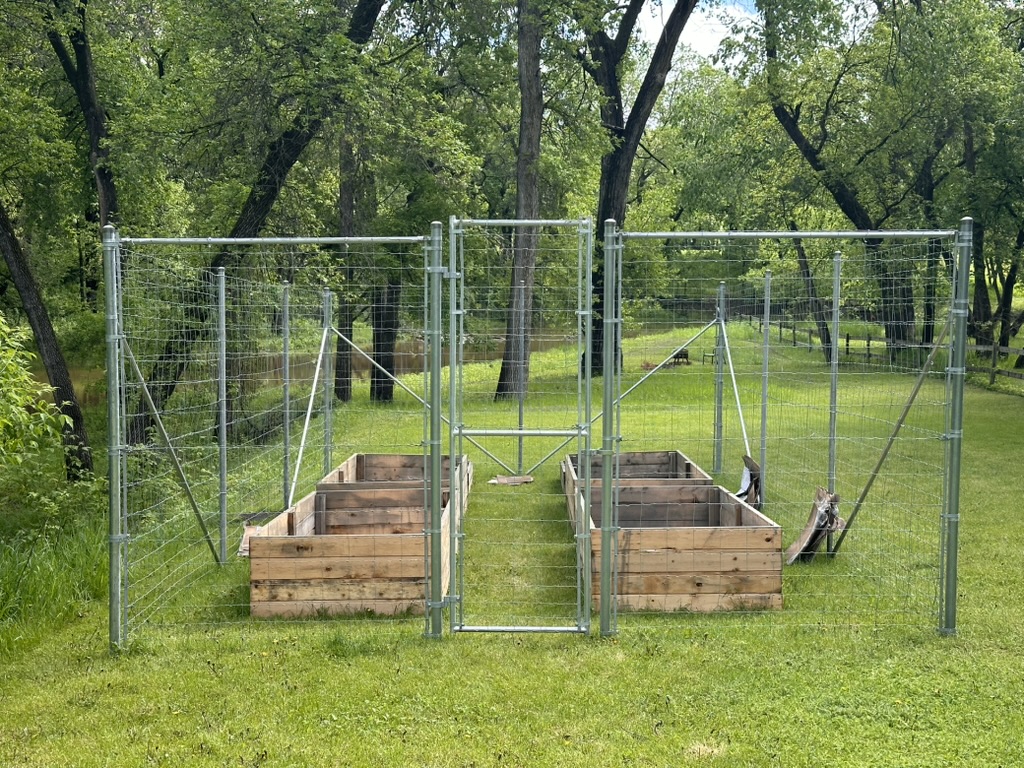 Vinyl fence enclosure installation
