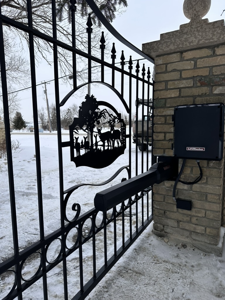 Ornamental gate with LiftMaster LA500 operator